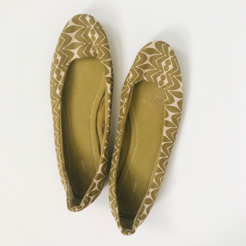 Patterned flats
